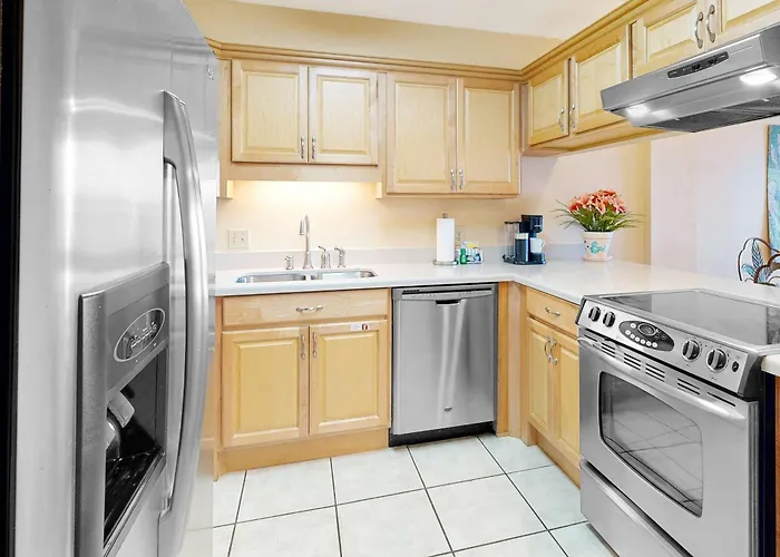 6th-floor Waterfront With Pool & Balcony - Snowbird-friendly Holiday home