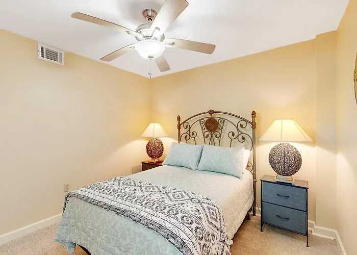 6th-floor Waterfront With Pool & Balcony - Snowbird-friendly Holiday home *
