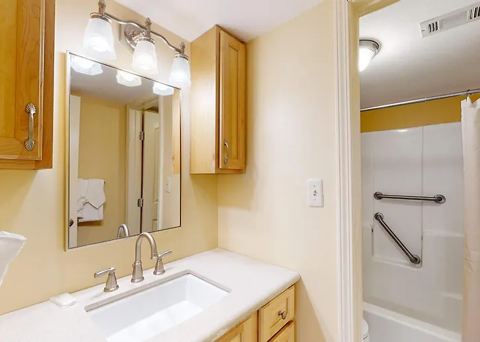 6th-floor Waterfront With Pool & Balcony - Snowbird-friendly Holiday home